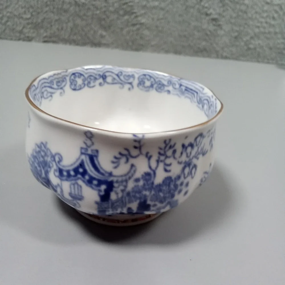 Royal Albert Crown China Blue Willow‎ Tea Bowl Gold Trim Made in England Vintage